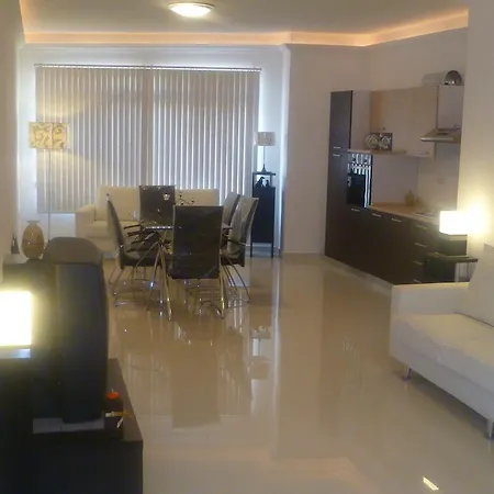 شقة 3 Bedroom Luxury *